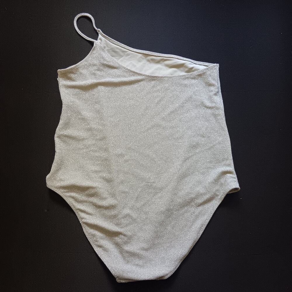 Good American 90s Hot Shoulder Size 6 (3XL) Silver One-shoulder 1 PC‎ Swimsuit - Picture 4 of 6